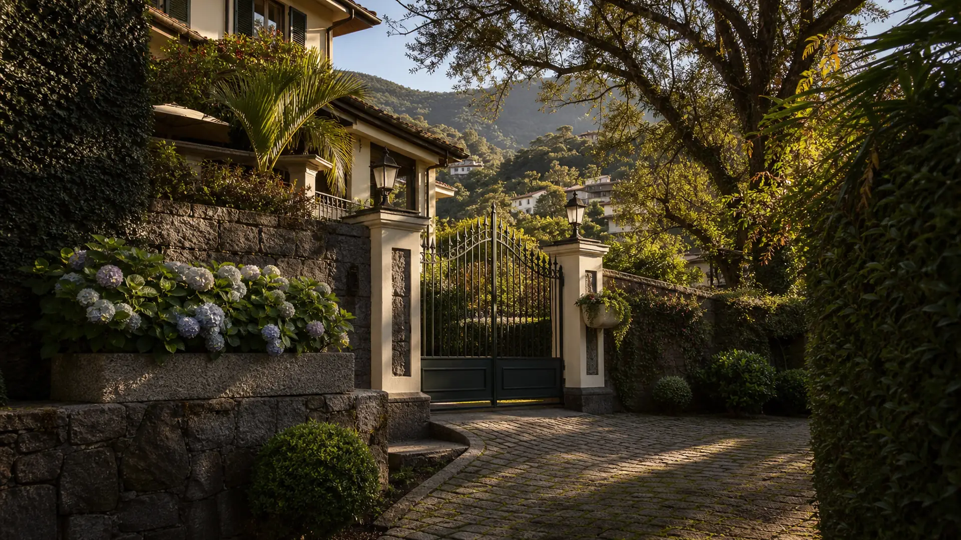 Holding familiar em Nova Friburgo, RJ — imagem editorial de Nova Friburgo, RJ