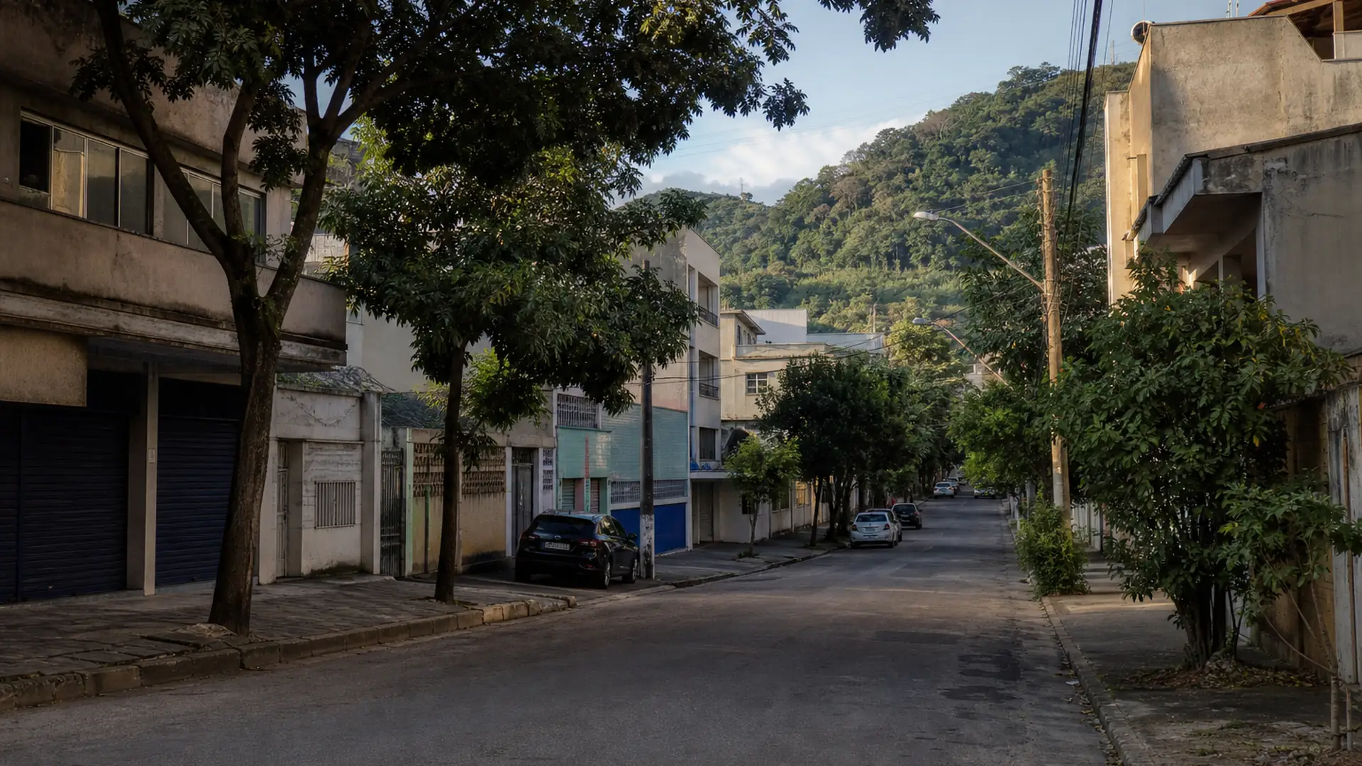 Holding familiar em Ipatinga, MG Holding familiar em Ipatinga, MG — fotografia urbana documental de Ipatinga