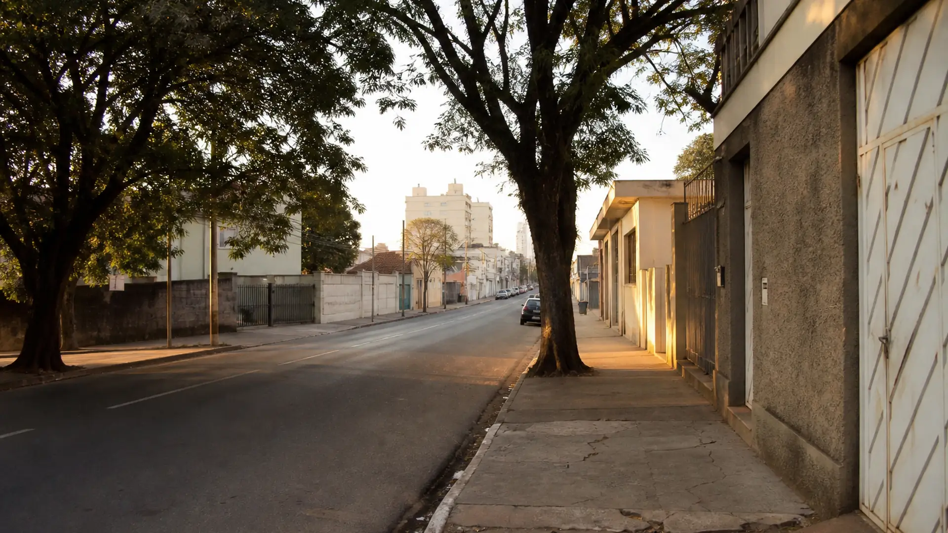 Serviço em Sete Lagoas, MG — fotografia urbana documental de Sete Lagoas